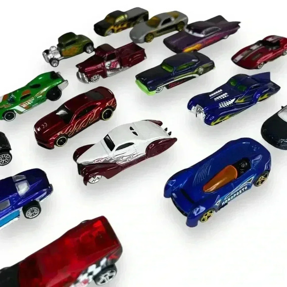 Hot Wheels Classic & Race Car Collection - Set of 16 Die-Cast Cars - Picture 4 of 13